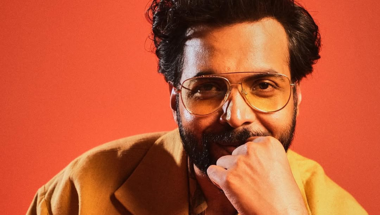 Abhishek Banerjee performing in Tu Kya Hai play | "Image Courtesy:instagram/@nowitsabhi